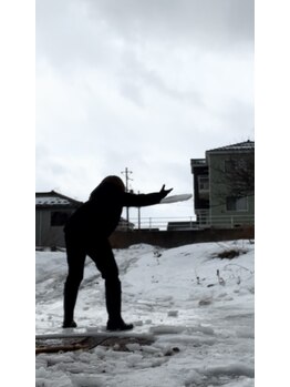 風冴(かぜさえ)/サロンの雪と戦うオーナー