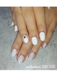 シルバーのフラッシュネイル！