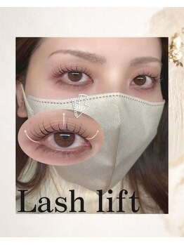 アイラ 庄内通(Ailuh)/扇状に広がるまつ毛