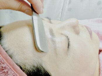 アイラッシュ ユマ フロム ゆみ美容室(YUMA)の写真/素肌の色ツヤがワントーンアップ♪プロによるシェービングでくすみのないパッと明るい、うるおい肌に。