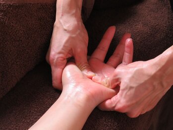 ルージュ(Rouge)/手のひらのツボを刺激