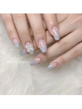 リッシュ トロワ(RICHE trois)/ブルーグラデーションネイル