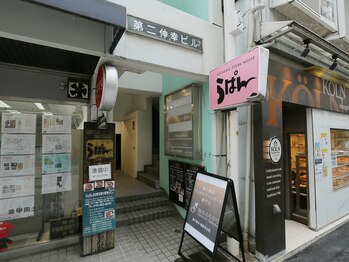 仙豆のちから 神戸岡本 摂津本山店/らぱんさんの看板が見えたら2階