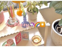 陽当たりの良い、インテリアにもこだわった居心地の良い店内♪