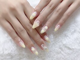 季節を感じる黄色グラデ花びら