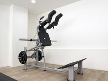 アンプシーフィット(UMPSY FIT)/比治山店：スクワットマシン