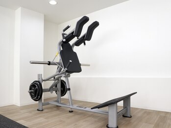 アンプシーフィット(UMPSY FIT)/比治山店：スクワットマシン