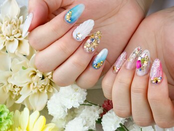 ソウ 難波店 nail salon Sou/右手/青nail/左手/ピンクnail