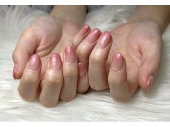 アミラの写真/【初回オフ無料★】デザインに悩んでも安心!話題のトレンドネイルを低価格で♪