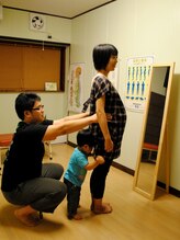 カイロプラクティック 由/妊婦さんもゆがみをチェック！
