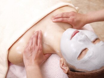 美人塾リボーンコスメティック/デコルテマッサージ（前側）