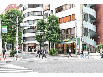 足つぼ屋 ペリドット(PERIDOT)/新宿御苑前駅からの行き方1