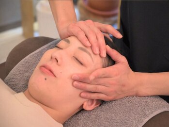 グレイ(GRAY)/骨盤矯正 骨格矯正 姿勢 猫背 顔