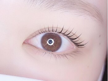 カリス 長岡店(CHARIS)の写真/〈すっぴんでも印象的な目元を演出◎〉高持続当店『人気No.1』トリートメント付きラッシュリフト