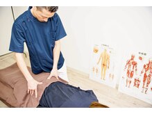 姿勢の悪さが体に影響！骨盤の歪みが体全体に及ぼす悪影響