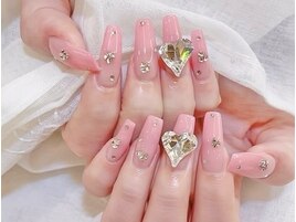 キラキラビジューピンクネイル