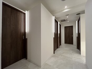 レイ 神戸三宮店(Rey)/眉毛/【店内】全部屋完全個室