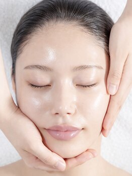 ジョジョイー(JoJoYEE)の写真/ゆらぎやすい肌をやさしく整えるMTのうるおいと安定感♪ 肌を落ち着かせ、健やかな「きれい」を叶えるケア