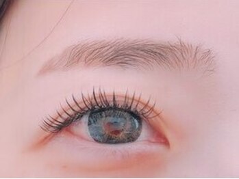 ルシエル(Le ciel)の写真/自まつげを挟み込み圧倒的持続力×少ない本数でも濃さを両立♪ [ダブルフラットラッシュ80束　¥6300]