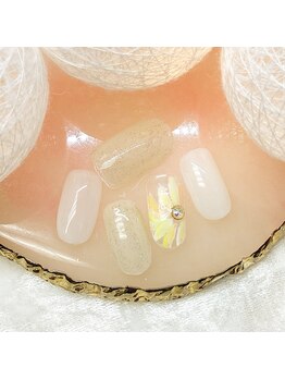 ベリー(berry)/定額¥5500 ひまわりネイル