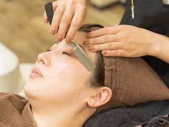 花花 本店の写真/【眉×肌で印象激変】プロの似合わせ眉カット&本格シェービング◎最短30分で清潔感と透明感を最大化♪