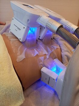 スタートフィットネス プラス エステ/脂肪冷却施術風景