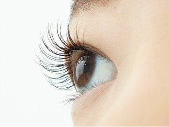 アイラッシュサロン シルシア(eyelash salon cilsia)の写真/国産グルー使用☆セーブル・フラットラッシュ・ダブルフラットラッシュ・カラー等豊富にご用意！