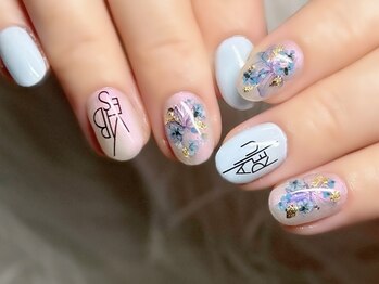レア(Le'a)/パステルブルー押し花ネイル