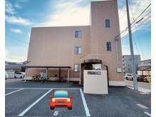 セレン(Seren)の雰囲気（駐車場は建物入り口目の前、５番です。）