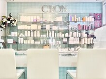 シーボン なんば店の雰囲気（白を基調としたラグジュアリーな店内。お気軽にご来店下さい♪）