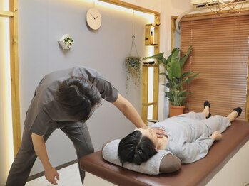 グレイ(GRAY)/新宿 肩こり 整体 小顔 腰痛 顔