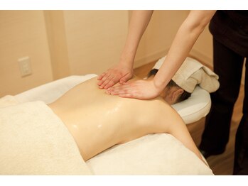 ランプリーブル(Lampe Libre)/背中のマッサージ