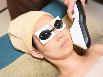 リーズン(LEASON)の写真/光フェイシャルで肌管理！初回￥4,400 再来１ヶ月以内なら2回目以降も￥4,400♪美肌効果◎