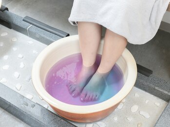 整骨院タビ(tabi)/足湯1回目の差し湯（クエン酸）