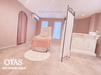 オータス(OTAS)の写真/神崎川駅徒歩3分★NEWOPEN!モチの良さ・自まつげの負担を最小限に抑える施術で上品な目元に仕上げます♪
