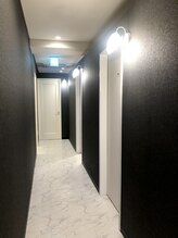 エヴァーグレース 川崎店/黒を基調とした贅沢な空間です♪