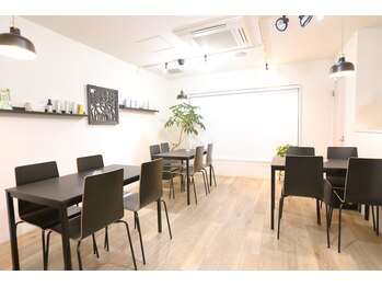 ポーラ ブルーノート 西明石駅前店(POLA Blue Note)/店舗の様子