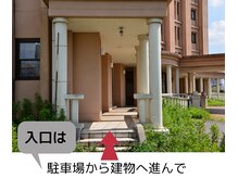 サルヴァドローレ/サロン入口