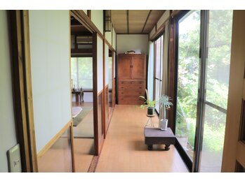 花風空月/広縁からの明るい日差し