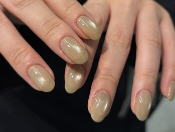 くすみベージュマグネットネイル