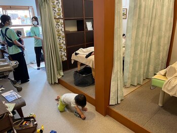子育てママの整体サロン/見守りの様子