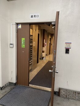 ダブルオー 銀座(00)/日曜・祝日は正面が閉まってます