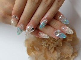 ニュアンス上品シェルネイル白青