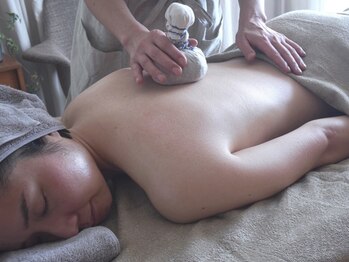 ウマヒーリング(UMA HEALING)/ハーブボール(キリ)で温活を