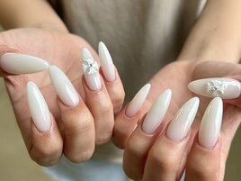 ロングホワイトネイル