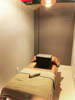 サロン レフィーノ(Salon Refino)の写真/【駐車場6台完備◎】落ち着いたリラックス空間で日頃の疲れを忘れませんか？豊富なメニューでお悩み解消♪