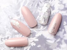 アンド(＆)の雰囲気（ふんわり上品ネイル）