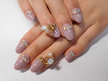 ネイルサロン グレイス(Grace)/グレージュカラー×ストーン