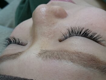 ネイルアンドアイラッシュサロン ココクレール(cococlair)/中央長め　ナチュラルデザイン