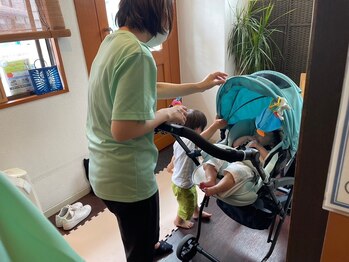 子育てママの整体サロン/見守りの様子